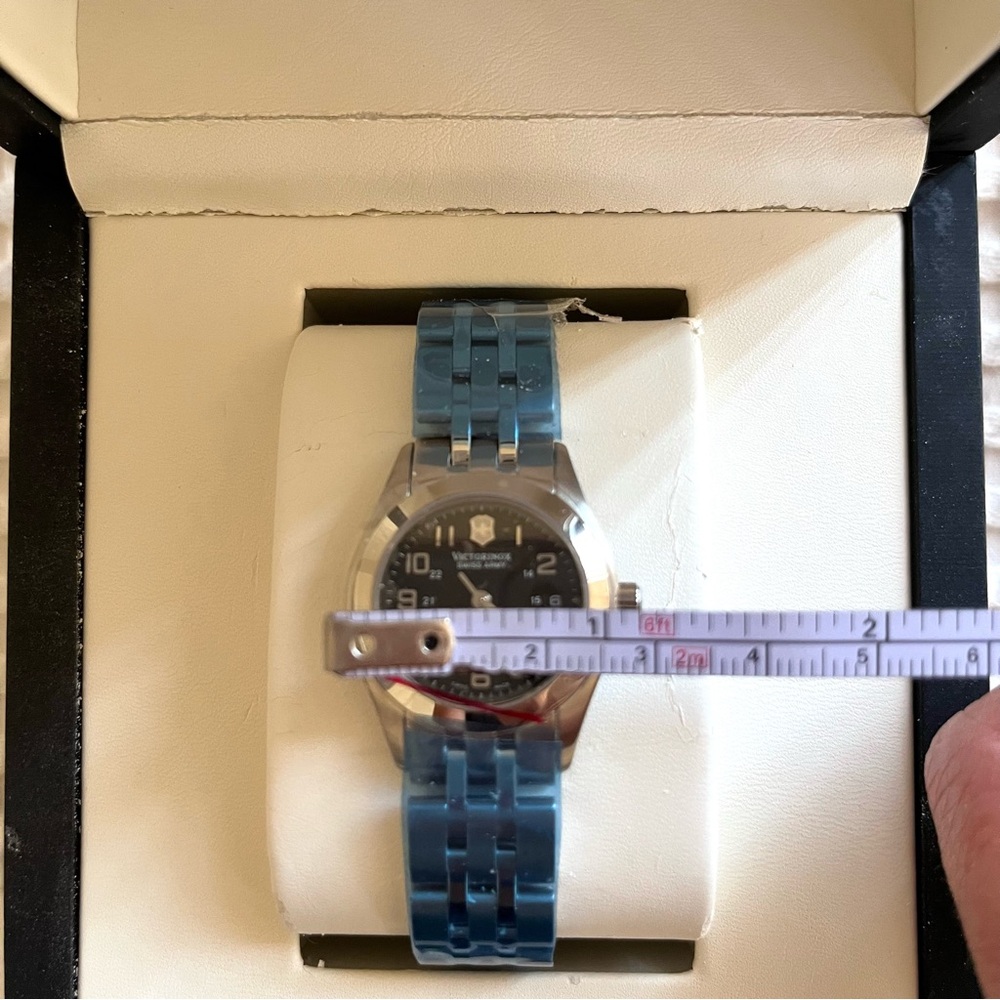 NEW VICTORINOX Swiss Watch - Stainless Steel Bracelet - Picture 3 of 6